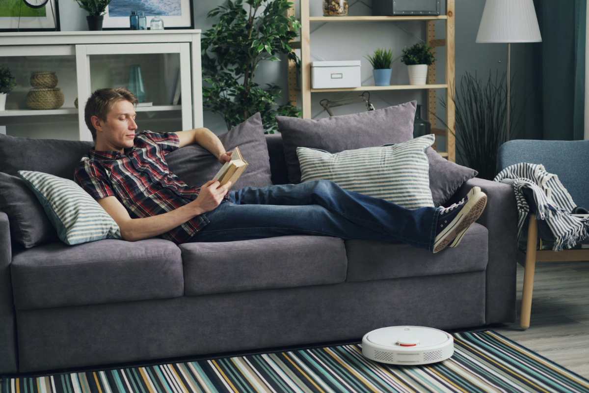 Limpeza Inteligente e Leitura Tranquila: Transforme Sua Rotina com um Robô Aspirador