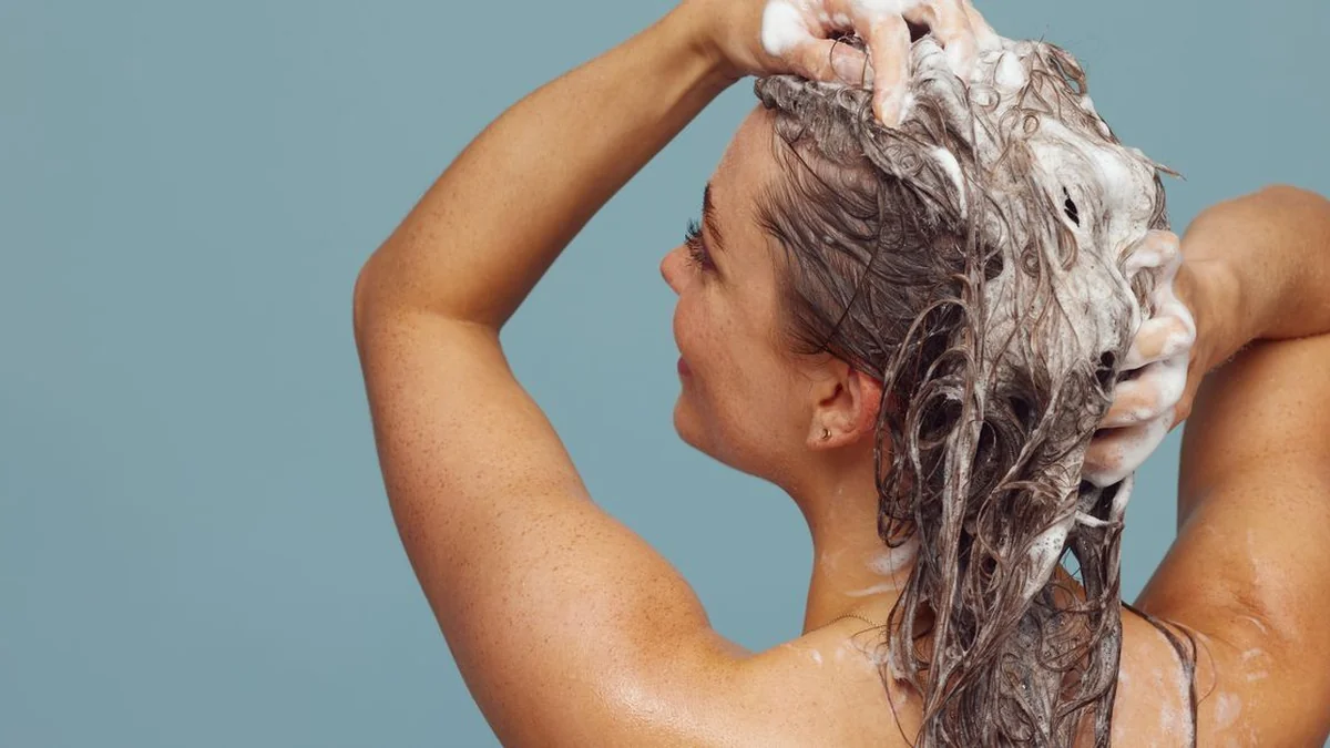 Melhores Shampoo para Cabelos Cacheados: Fórmulas Hidratantes Sem Sulfato Pesado para Limpar Sem Ressecar